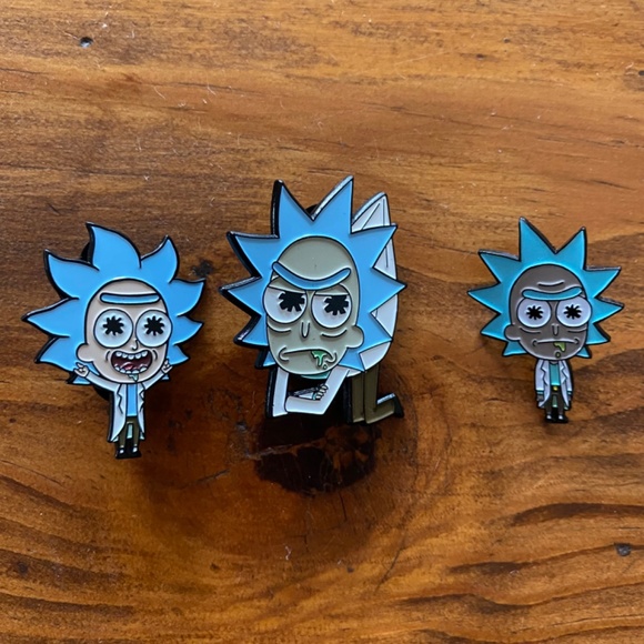 Assorted Rick and Morty Pins and Buttons - Picture 3 of 5